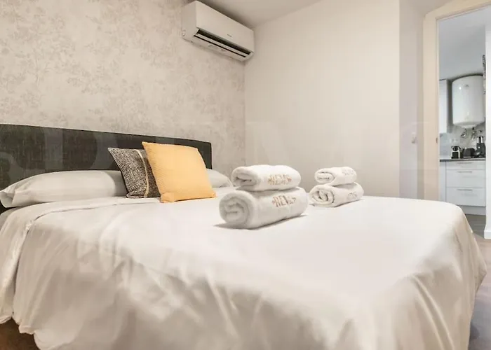 Central Apartment With Private Patio By Rems