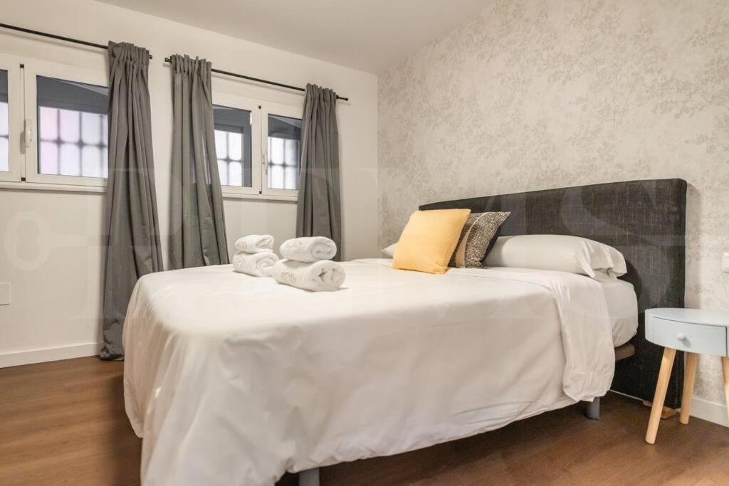 With Private Patio By Rems Apartamento