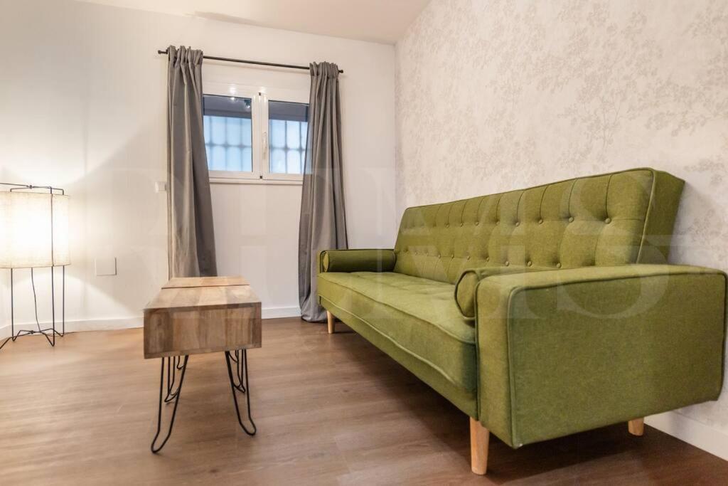 Apartamento With Private Patio By Rems Málaga